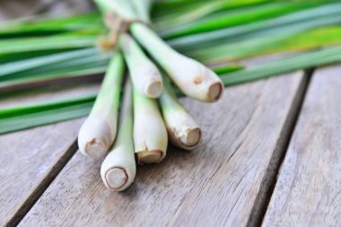 Ahşap doku taze limon