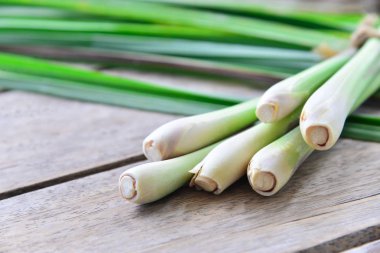 Ahşap doku taze limon