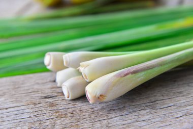 Ahşap doku taze limon