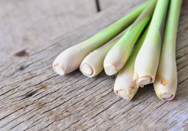 Ahşap doku taze limon