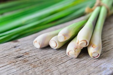 Ahşap doku taze limon