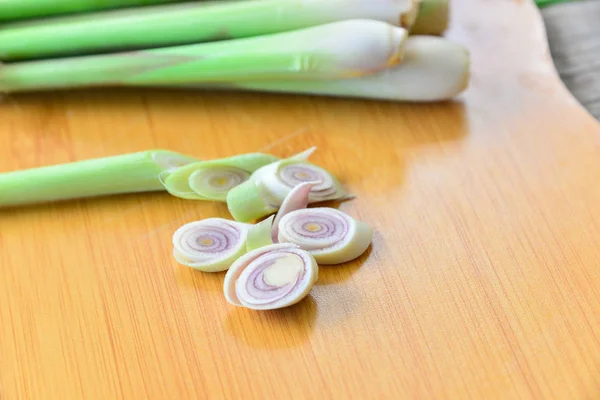 Ahşap doku taze limon