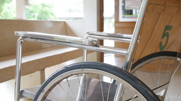 Tekerlekli sandalyede Hastanesi.