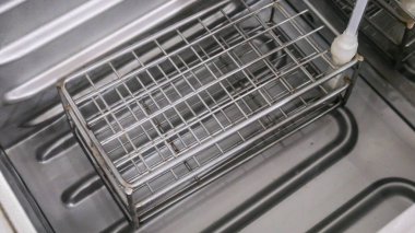 Su banyosu sıcaklık kontrolü üzerinde kapat.