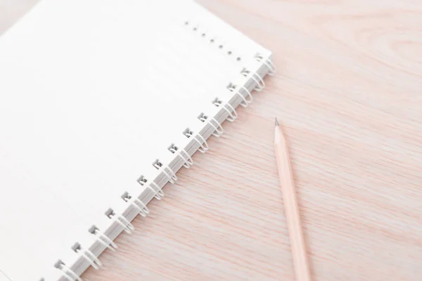 Borrão lápis e caderno em tom branco . — Fotografia de Stock