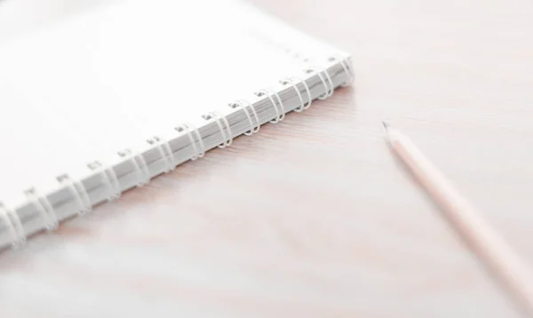 鉛筆と白いトーンでノートブックをぼかし. — ストック写真
