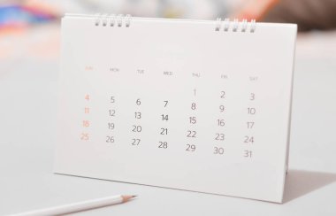 Beyaz ses tonuyla bulanık celandar.