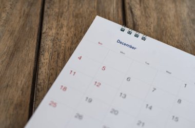 Ahşap doku üzerinde Takvimi Kapat.