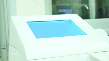 Laboratuvarda çalışan test otomatikleştirmek.