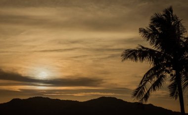 Karanlık gün batımı doğa arka plan.