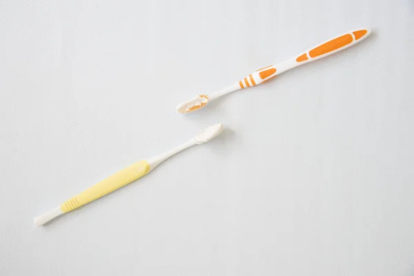 Toothbrush with toothpaste on white background. — Stock Photo, Image