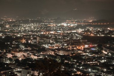 Phuket Tayland 'da bulanık gece ışığı.