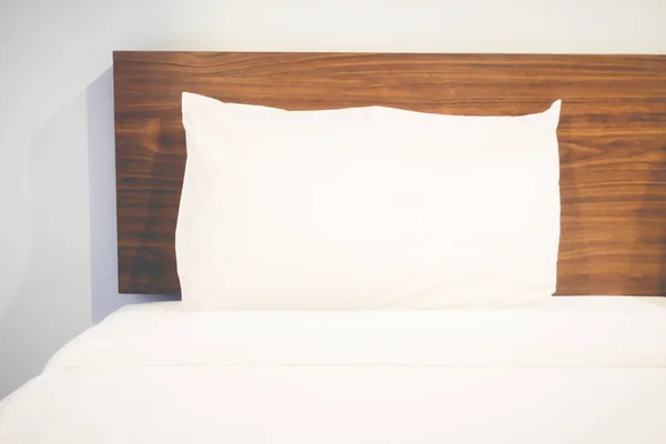 Camera da letto sfocata in concetto da solo . — Foto Stock