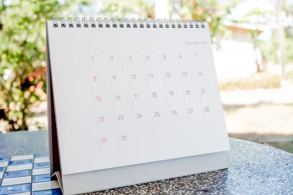 Fechar calendário 2020 em tom branco . — Fotografia de Stock