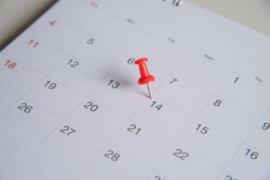 Takvimdeki kırmızı pimi kapat.