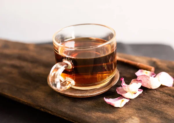 Hot tea with spoon wood on woo table. — Stockfoto