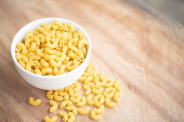 Kasede çiğ makarna..