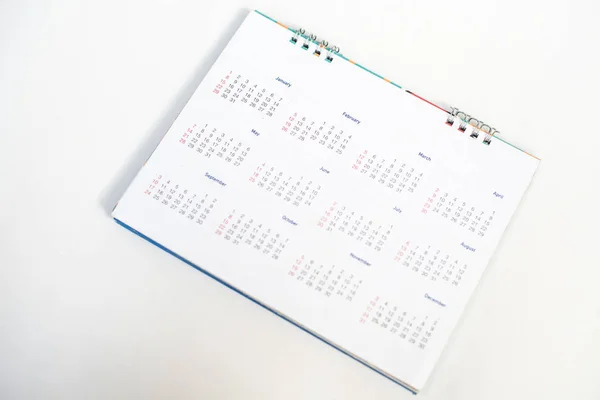 Página do calendário no fundo branco . — Fotografia de Stock