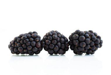 Beyaz arkaplanda izole edilmiş Blackberry 'yi kapat