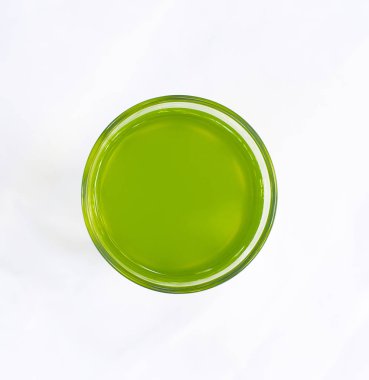 Sağlıklı içme konseptinde yeşil pandan suyunu kapat.