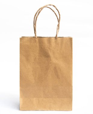 Kağıt torba beyaz arka planda izole edildi. Dünya konseptini kurtar..