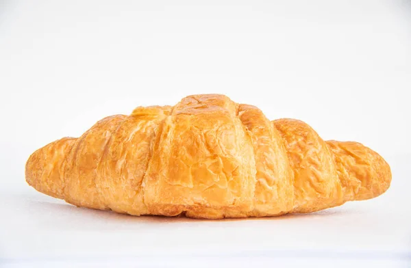 Närbild Färska Croissanter Isolerad Vit Bakgrund — Stockfoto