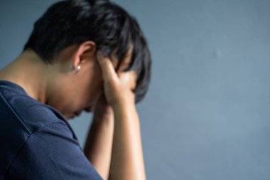 İnsanlar duygu karmaşasında stres karanlık tıbbi konsept.