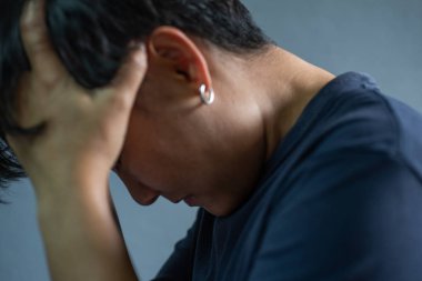 İnsanlar duygu karmaşasında stres karanlık tıbbi konsept.