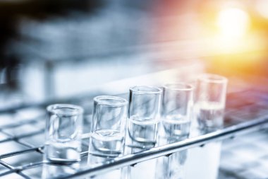 Soyut bilim arkaplan kavramında çift pozlama test tüpü.