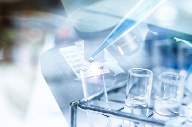 Teşhis koronavirüsü veya covid-19 virüsünde çift pozlama laboratuvar geçmişi.