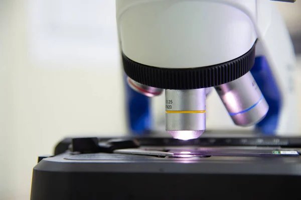 Microscopio Obiettivo Vicino Laboratorio — Foto Stock