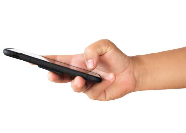 Beyaz arkaplanda elinde siyah akıllı telefonu kapat.