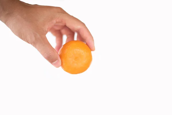 Κοντινό Πλάνο Πορτοκαλί Φρούτα Στο Χέρι Λευκό Φόντο — Φωτογραφία Αρχείου