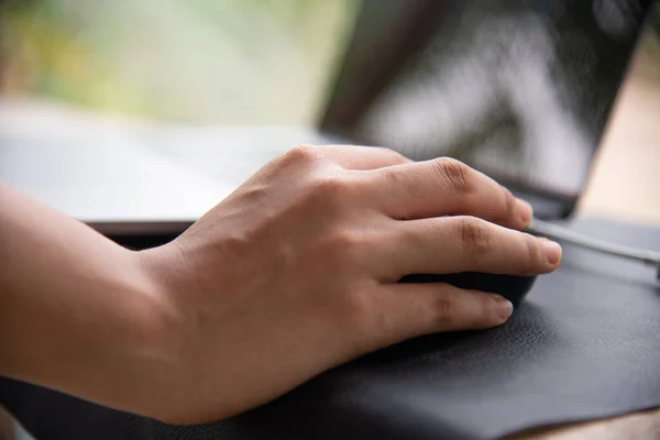 Close Hand Frauen Mit Laptop Technologie Konzept — Stockfoto