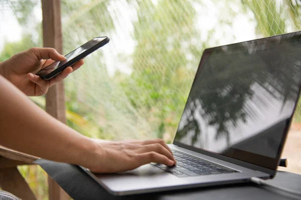 Close Hand Frauen Mit Laptop Technologie Konzept — Stockfoto