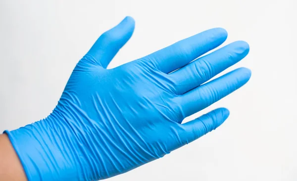 Hand Hand Blauem Handschuh Auf Weißem Hintergrund Wissenschaftskonzept — Stockfoto