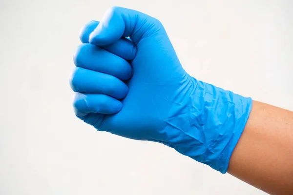 Hand Legte Blauen Handschuh Auf Weißem Hintergrund Medizinisches Wissenschaftskonzept — Stockfoto