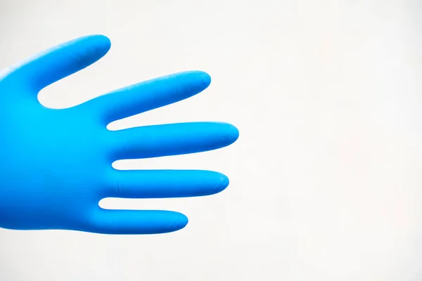 Hand Hand Blauem Handschuh Auf Weißem Hintergrund — Stockfoto