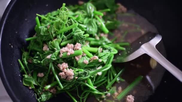 Tavada Yeşil Chayote Pişirme — Stok video