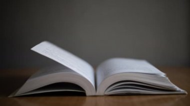 Hareketi durdur VDO, kitap çevirme.