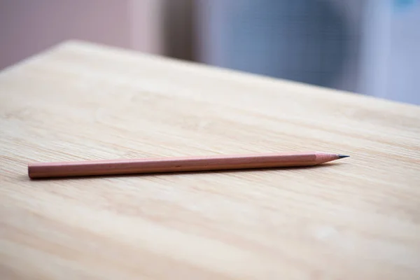 Gros Plan Crayon Sur Table Bois Dans Concept Écriture — Photo
