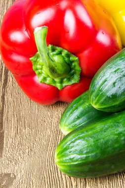 Masada sağlıklı yemek var.