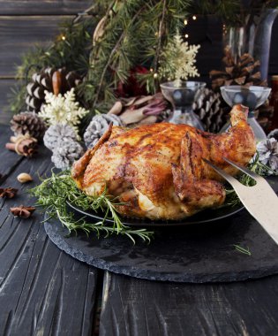 Noel ve yeni yıl için pişmiş tavuk