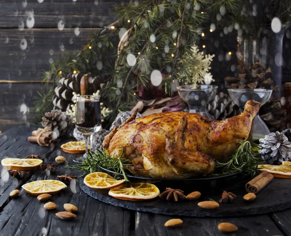 Frango assado para o Natal ou Ano Novo — Fotografia de Stock