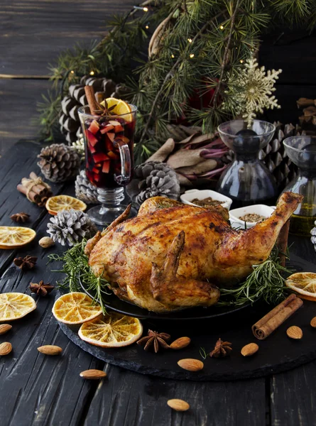Noel ve yeni yıl için pişmiş tavuk