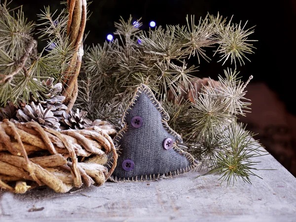 Nya året eller jul sammansättning med valnötter, glögg, hasselnötter — Stockfoto