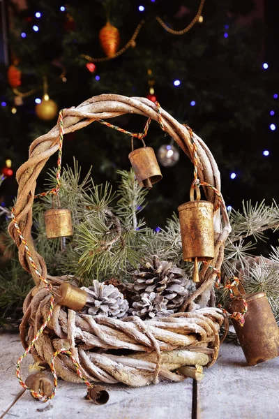 Neujahrs- oder Weihnachtskomposition mit Walnüssen, Glühwein, Haselnüssen — Stockfoto