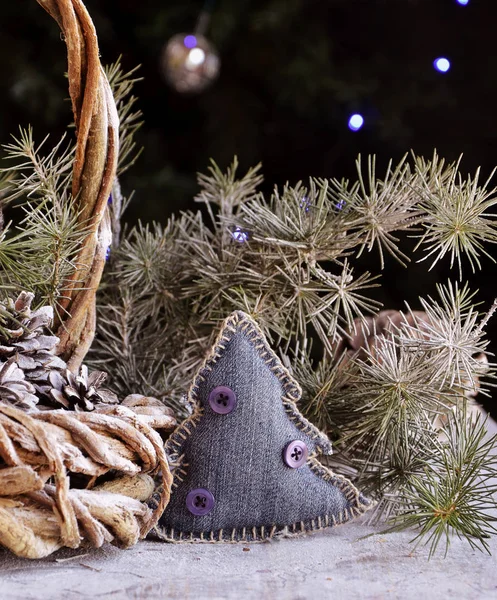 Nieuwjaar of Kerstmis samenstelling met glühwein, walnoten, hazelnoten — Stockfoto