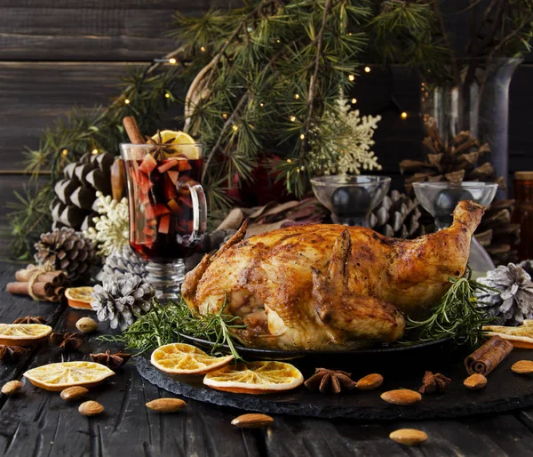 Frango assado para o Natal ou Ano Novo — Fotografia de Stock