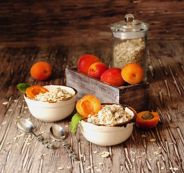 Healthy breakfast of muesli and apricot, selective focus — Stock Photo, Image